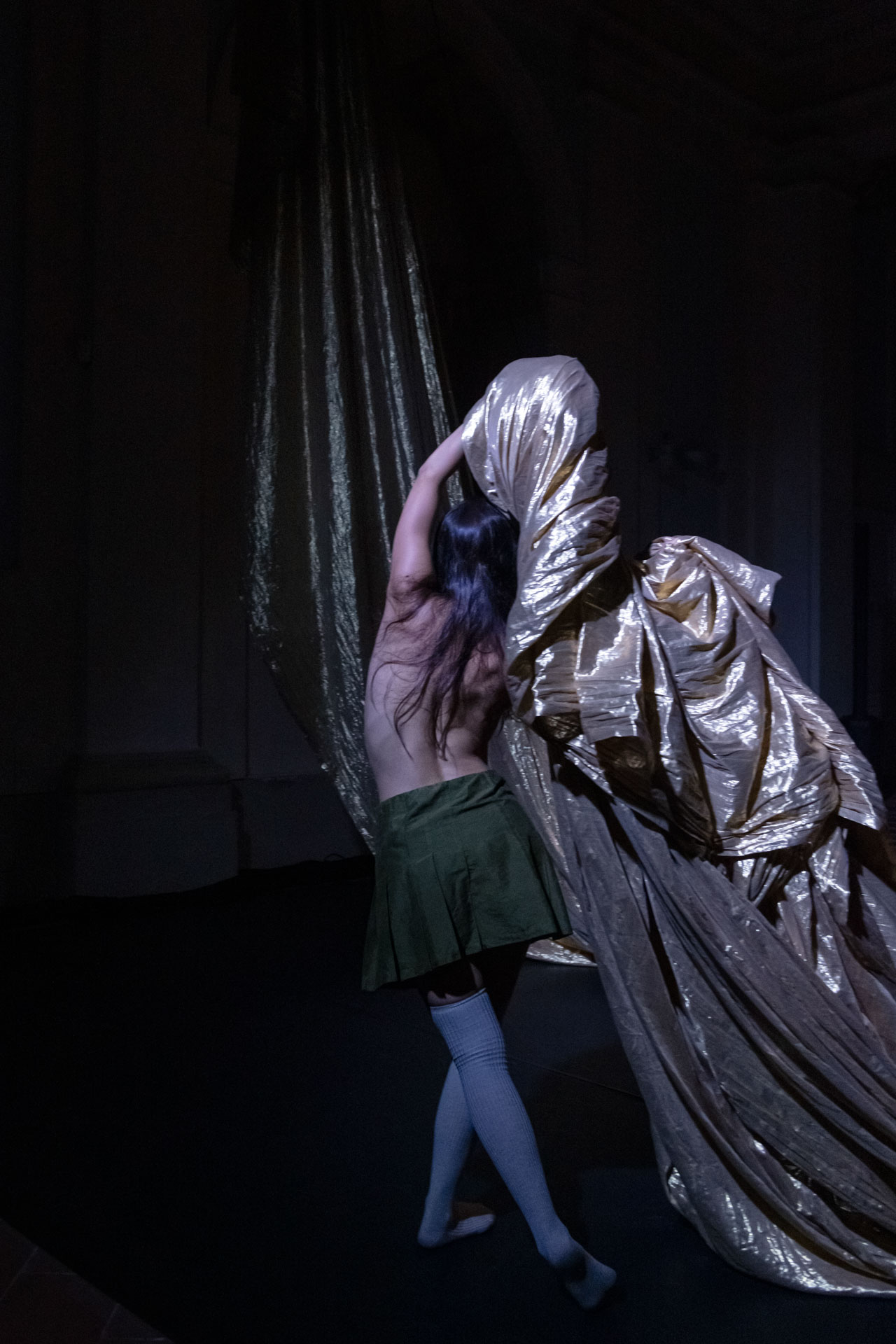 026 Camera 2046 – Laura Arlotti 7536 Camera 2046 - Foto: Laura Arlotti. Danza: Marina Bertoni
